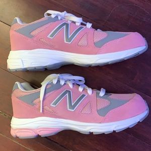 Big Kids Pink New Balance shoes size 6W